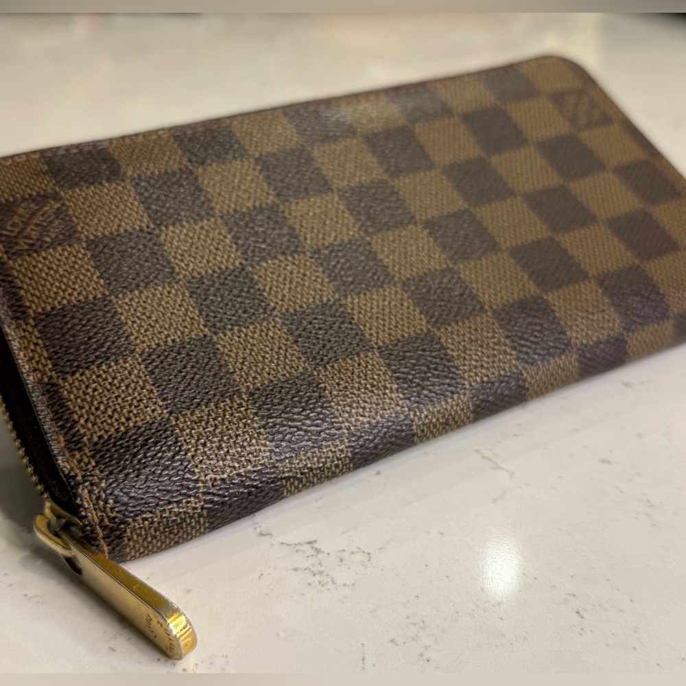 Louis Vuitton Damier Zippy Wallet | Authentic | COA | Repair Quote